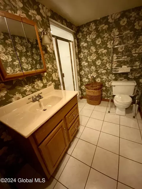 Bath - 3732 Albany St, Schenectady, NY 12304 photo 2 of 5