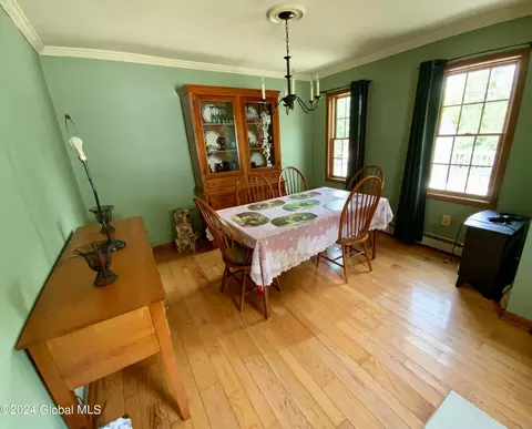 Dining - 3732 Albany St, Schenectady, NY 12304 photo 3 of 3