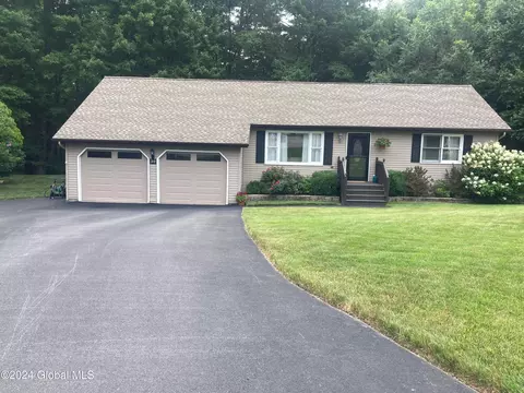 30 Rum Cherry Rd, Ballston Spa, NY 12020