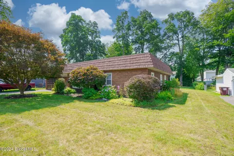 3441 Gari Ln, Schenectady, NY 12303