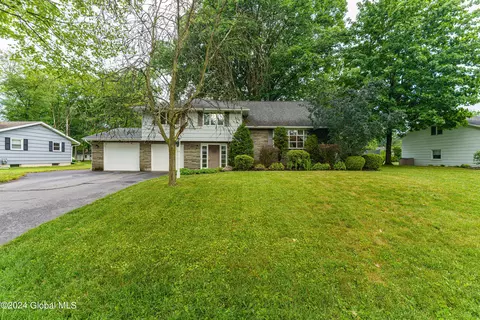 9 Hollywood Dr, Burnt Hills, NY 12027