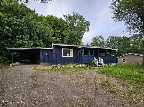 16 Penny Ln, Averill Park, NY 12018