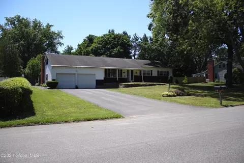 11 Eldorado Dr, Clifton Park, NY 12065