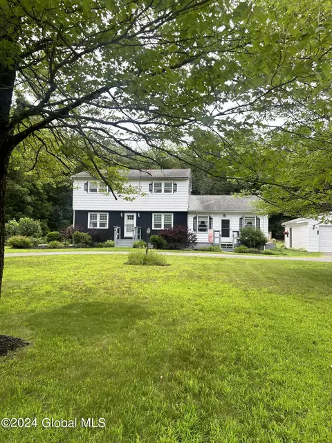 57 Homestead Rd, Saratoga Springs, NY 12866