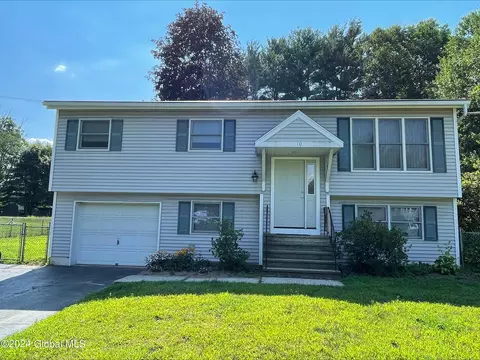 10 Boyack Rd, Clifton Park, NY 12065
