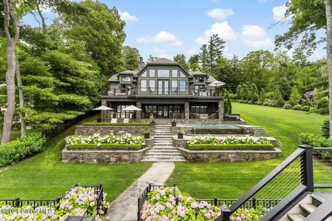 15 Antigua Rd, Lake George, NY 12845