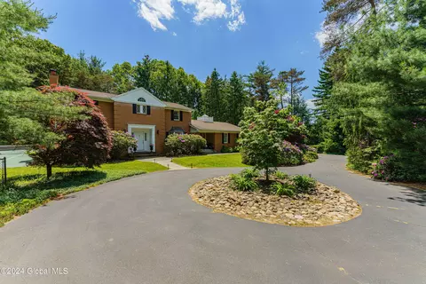 107 Old Niskayuna Rd, Loudonville, NY 12211