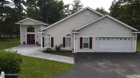 2376 River Rd, Niskayuna, NY 12309