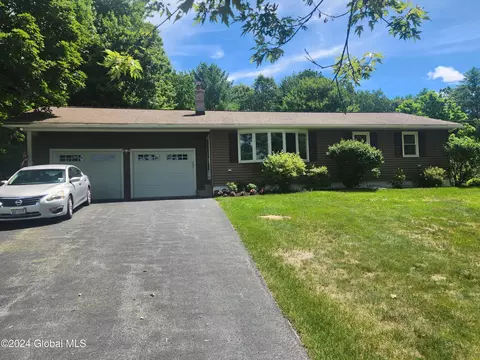 151 Jones Rd, Saratoga Springs, NY 12866