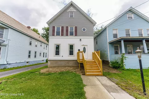 24 Pulver Ave, Ravena, NY 12143