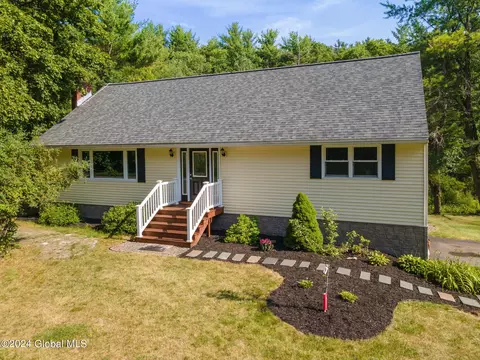 1089 Gordon Rd, Schenectady, NY 12306