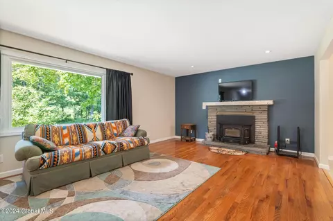 1089 Gordon Rd, Schenectady, NY 12306 photo 3