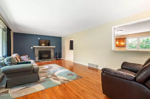 1089 Gordon Rd, Schenectady, NY 12306 photo 5