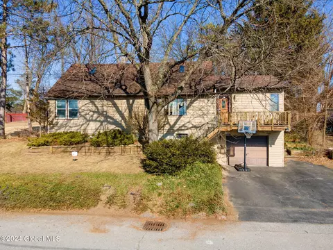44 Braintree St, Albany, NY 12205