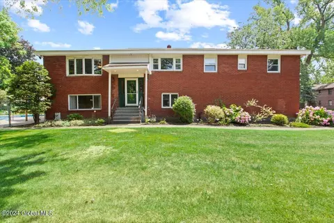 21 Bower St, Albany, NY 12208