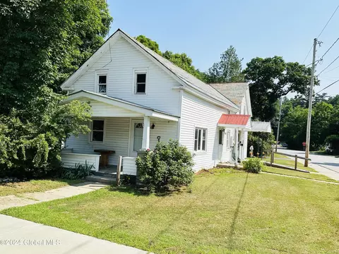 17 King St, Warrensburg, NY 12885