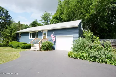 7 Tryon St, Glenville, NY 12302