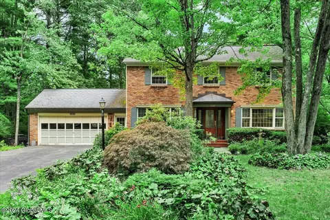 1222 Sandra Ln, Niskayuna, NY 12309