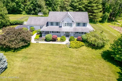 23 Stonehurst Dr, Queensbury, NY 12804
