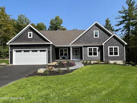 10 Campbell Dr, Wilton, NY 12831