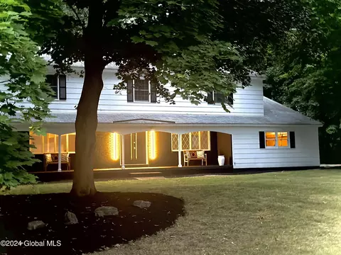 19 Pheasant Ln, Delmar, NY 12054