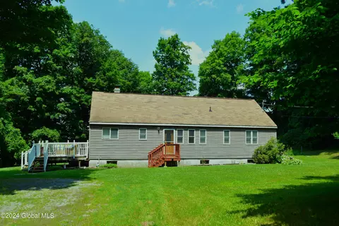 153 Wood Rd, Schaghticoke, NY 12154