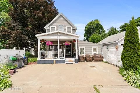 67 Division St, Schenectady, NY 12304