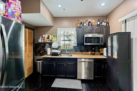 67 Division St, Schenectady, NY 12304 photo 9