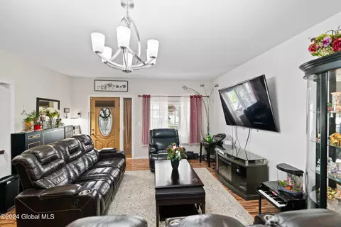 67 Division St, Schenectady, NY 12304 photo 5