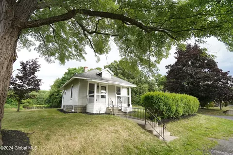 2102 Lenox Rd, Schenectady, NY 12308
