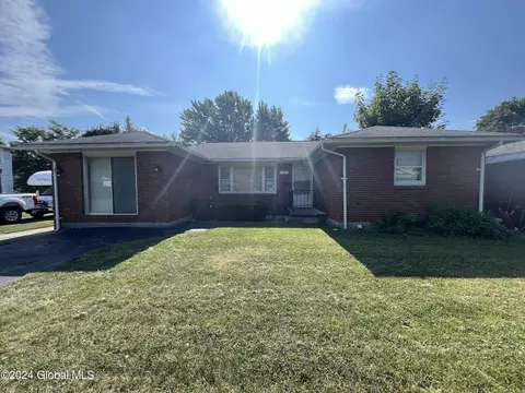 64 West St, Troy, NY 12183