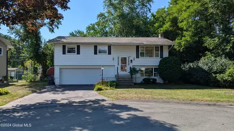 2280 Deborah Dr, Niskayuna, NY 12309