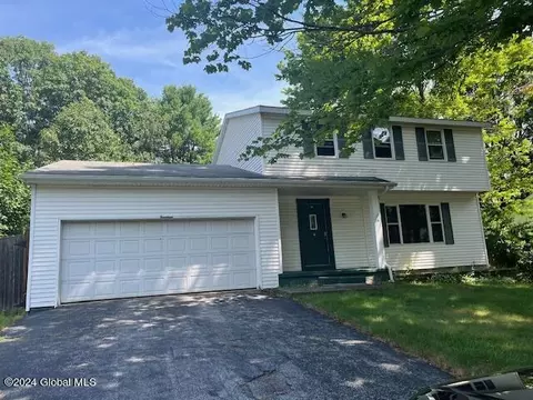 14 Wampum Dr, Saratoga, NY 12866