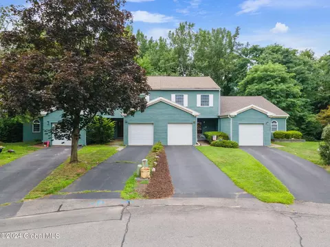 7324 Vic Ct, Schenectady, NY 12303