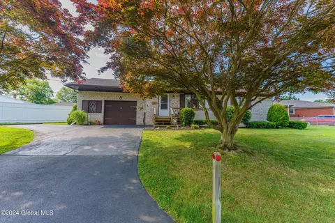 32 Tryon Ct, Albany, NY 12203