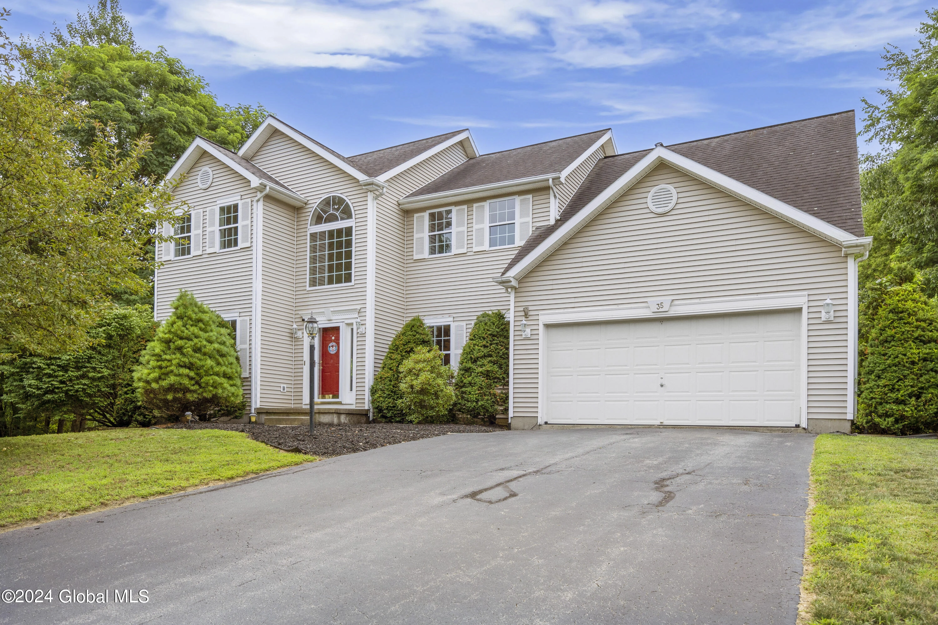 35 New Netherland Way  