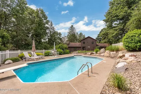 2 Deepkill Ln, Troy, NY 12182 photo 3