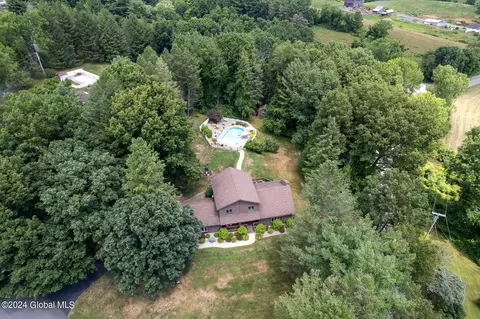 2 Deepkill Ln, Troy, NY 12182 photo 4