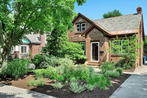25 Van Buren St, Albany, NY 12206