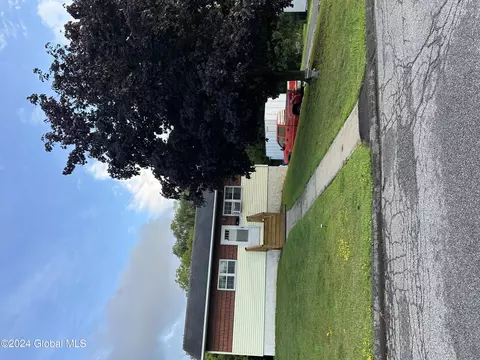 20 Crown Hts, Ticonderoga, NY 12883