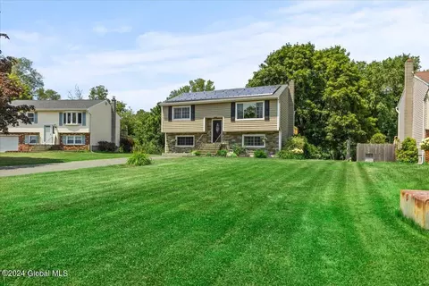 9 Andree Ct, Schenectady, NY 12309
