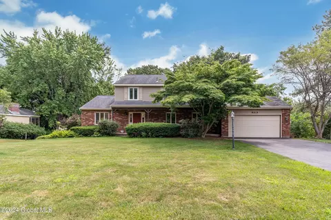2126 Orchard Park Dr, Niskayuna, NY 12309