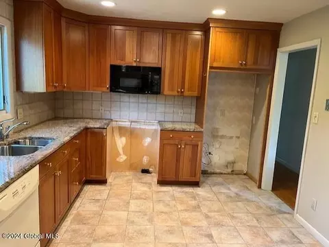 1144 Hendrickson Ave, Schenectady, NY 12309 photo 8