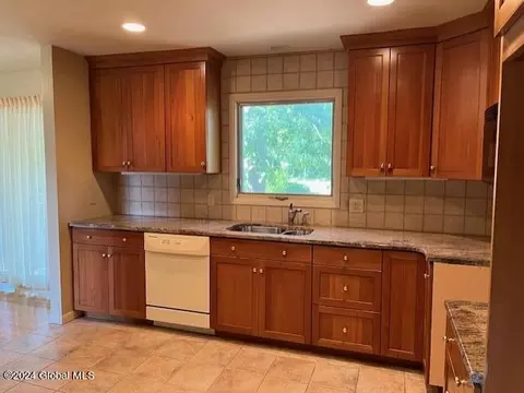 1144 Hendrickson Ave, Schenectady, NY 12309 photo 7