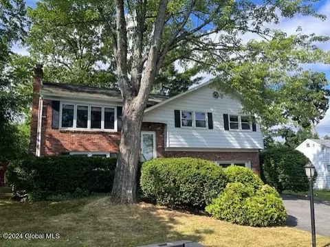 1144 Hendrickson Ave, Schenectady, NY 12309 photo 2