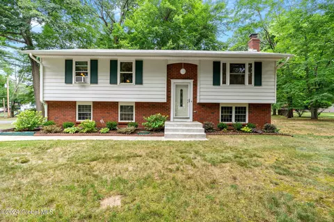 43 Sonat Rd, Clifton Park, NY 12065