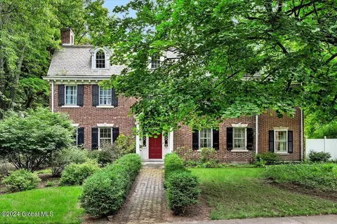 18 Westover Rd, Troy, NY 12180