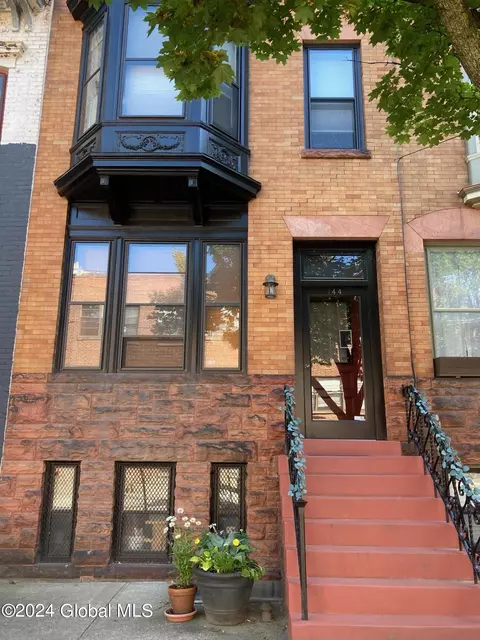 144 Chestnut St, Albany, NY 12210