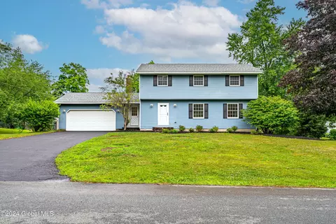 137 Acorn Dr, Glenville, NY 12302