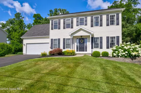 10 Westwood Ln, Glenville, NY 12302